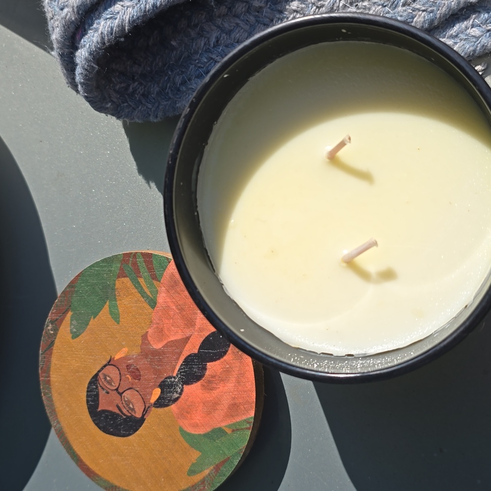 Sand + FOG Scented 2 Wick Wax Hand Poured Candle Coconut & Lychee 12 oz Wood Lid - Picture 4 of 4